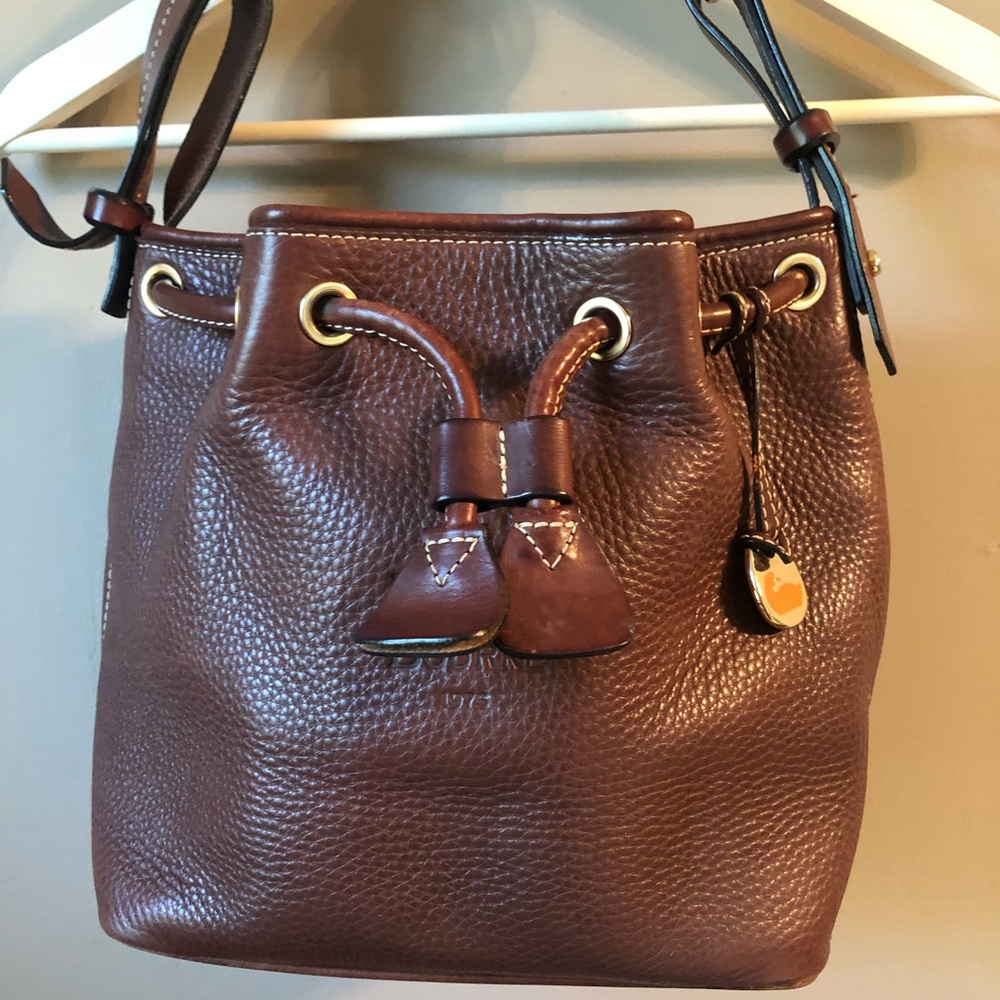 Classic Vintage Dooney & Burke shoulder bag EUC